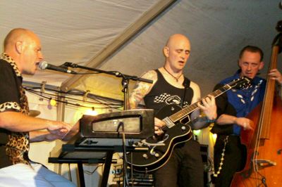 PR. The Loony Cats, der spiller livsglad rockabilly