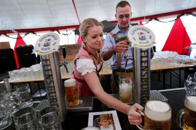 Flemming Hansen (Arkiv). Herningenserne må undvære en oktoberfest i år. Billedet her er fra 2012, hvor der var godt gang i ølhanerne