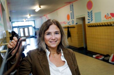 I en verden af konstant bippende mobiltelefoner og flimrende computerskærme ser skoleleder Dorte Georgsen det som en vigtig opgave for folkeskolen nu og i fremtiden at lære børn og unge at koncentrere sig.? foto: flemming hansen