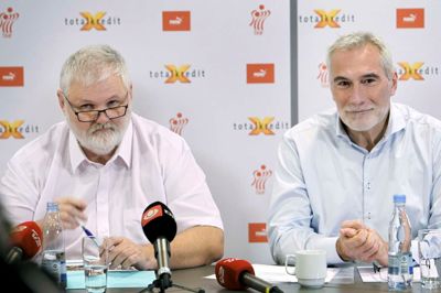 DHF-formand Per Bertelsen (t.v.) og Morten Stig Christensen, generalsekretær i DHF, storroser VM i blandt andre Herning. Arkivfoto: Flemming Hansen