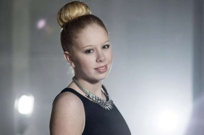 DR. 16-årige Henriette Haubjerg Nielsen fra Brande står på scenen i X-Factor i morgen aften