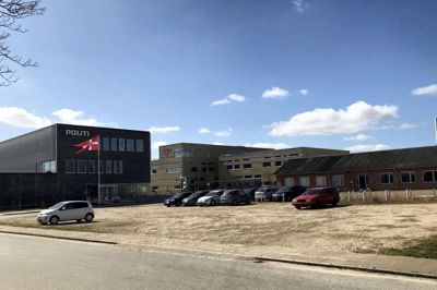 Teknik- og miljøudvalget har vedtaget en plan for omdannelse af gruspladsen i Haraldsgade til permanent parkeringsplads kombineret med en rekreativt område. Foto: Bo Lundgaard