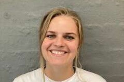 30-årige Simone Pedersen har for nylig købt hus i Vildbjerg med sin kæreste, og snart åbner hun forretning i Tjørring.