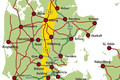 Hærvejskomitéen. Det gule område markerer øst og vest for hvor Hærvejsmotorvejen bør gå, hvis den skal have den ønskede aflastningseffekt på E45 i Østjylland