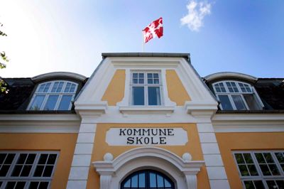 Vildbjerg Erhvervsforening, Sprogcenter Midt og en gruppe frivillige står igen bag sprogundervisning i den Gule Byging i Vildbjerg. Herning Kommune har givet 40.000 kroner til undervisningen.