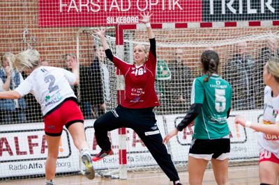 Målvogter Stephanie Andersen (t.h.) skifter fra Silkeborg-Voel til FCM. ?Foto: Jens Anker Tvedebrink