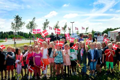 Børnene fra SFO på Dalgasskolen bidrog til at gøre motorvejsfesten endnu mere festlig.