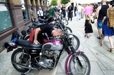 Det er sjette gang, GB Club 2002 Midtjylland arrangerer træf for engelske motorcykler i Herning. De mange MC'er havde heldigvis godt vejr til arrangementet, så de mange kæreste ejer ikke skulle udsættes for regn og blæst. Foto: Flemming Hansen