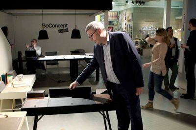 Torben Paulin, som her er fotograferet ved BoConcepts hovedkontor i Herning, roser medarbejdernes evne til at få effektiviseringstiltag ført hurtigere ud i livet end forventet. ?Foto: Flemming Hansen