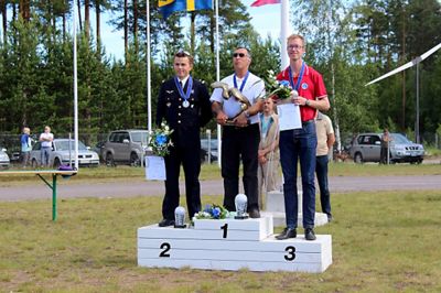 Rasmus Ørskov (t.h.) på podiet ved VM i Finland, hvor han opnåede en tredjeplads og dermed en bronzemedalje. Privatfoto