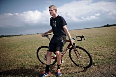Rasmus Guldhammer, da han tirsdag var ankommet til Hobro, hvor etapeløbet Danmark Rundt begynder onsdag. Foto: Tariq Mikkel Khan/POLFOTO
