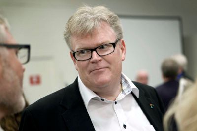 Ulrik Hyldgaard (V) har overvejende hørt positive kommentarer fra forældre og elever om skolereformen. De længere skoledage og lektiecfaéerne har dog givet anledning til negative kommentarer.? foto: flemming hansen