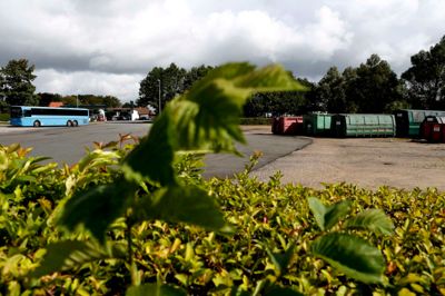 Der laves nu et lokalplan-forslag, der kan bane vej for en kommende Jem & Fix-butik ved busterminalen i Videbæk. Det kan dog blive et problem, at en del af området er udlagt til parkering af tunge køretøjer. ?Foto: Henrik Ole Jensen