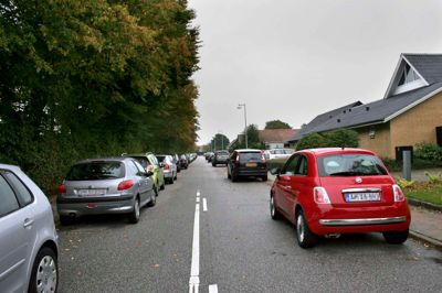 Beboerne på Tjaikofskisvej i Herning klager over parkeringskaos på villavejen. ?Foto: Bo Lundgaard