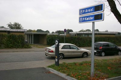 Det er disse huse ud mod Kærmindevej, som Social- og Sundhedsskolen gerne vil rive end for at gøre plads til parkeringspladser.? Foto: jesper Wind