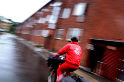 Post Nord, som Post Danmark er en del af, skal spare 500 millioner svenske kroner eller 397 millioner kroner. Samtidig skal man fyre mellem 700 og 800 ansatte - hovedsageligt i Danmark - ud af de 39.000 ansatte i hele koncernen.
Det fremgår af koncernens regnskab for de tre første kvartaler i 2014. Foto: Carsten Lauridsen/POLFOTO/arkiv