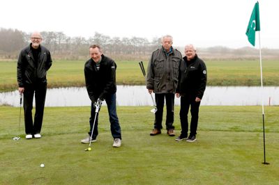 Klar til »søslaget«. Fra venstre er det Jørn Klok, formand for Ikast Golfklub, Bjarne Jepsen, investor i Lille Remme A/S, Karl Mørup, ankermand i projektet samt golfmanager Mogens Kalhøj.? Foto: Henrik Ole Jensen