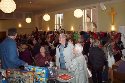 Der blev handlet livligt ved basaren i Ikast Kirkecenter i sidste uge viser omsætningstallene. ?Foto: Thomas Vang Nielsen