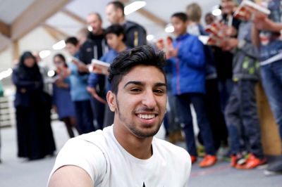 - Hun gav os frie tøjler. Men nogen gange var hun også nødt til at lade, som om hun var sur på os, fortæller Walid Khaled om Lisbet Bogø Holm, som han mødte første gang for otte år siden i lektiecaféen og nu vil hjælpe som en af de frivillige i »Café KoM«. Foto: Henrik Ole Jensen