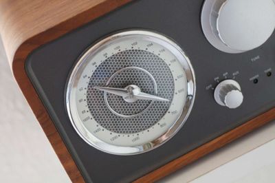 Nu er der ingen undskyldning for ikke at komme i julestemning. Radio Alfas Juleradio spiller julemusik døgnet rundt. Foto: Colourbox