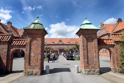 Regionshospitalet Herning og de mange lægeboliger skal sælges. Selv om der er flere år til, at sygehuset kan flytte ud til det nye storsygehus i Gødstrup har regionsrådet for Region Midtjylland besluttet at sætte salgsprocessen i gang. foto: flemming hansen