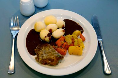 Maden er blevet billigere for de ældre - eller i hvert fald for nogle af dem.