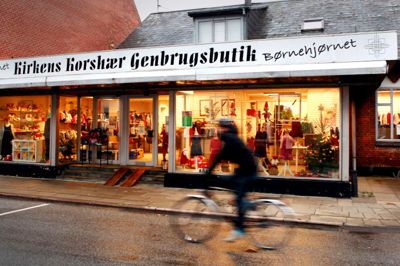 Kirkens Korshærs genbrugsbutik og mødested »Børnehjørnet« i Bethaniagade. Søndag holder mødestedet familiehyggebagedag. ?Foto: Tom Laursen
