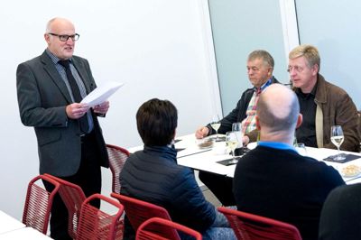For første gang nogensinde blev der i går delt penge ud fra Fonden af 1844, og det benyttede formand Kristian Merrild (t.v.) til at holde tale og fortælle om fondens tilblivelse og historien bag.? Foto: Tom Laursen