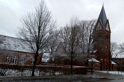 Herning Kirke kimede til julegudstjeneste dækket af sne - ikke meget, men sne var det.