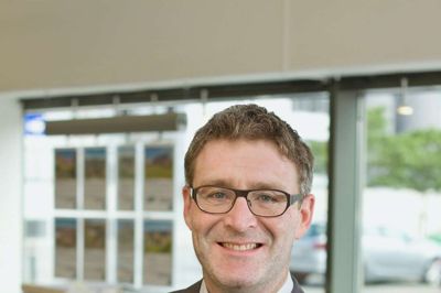 De lave renter har betydet, at det er blevet billigere at købe hus. Også selvom huspriserne er steget, lyder det fra Henrik Buur fra Nybolig Herning. Privatfoto
2014 ejendomsmægler