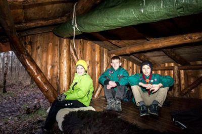 Thomas Noesgaard, Jeppe Madsen og Anders Noesgaard føler sig efterhånden hjemmevante i sheltere over hele Midtjylland. Foto: Tom laursen