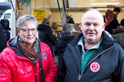 Wendy Lykke og Uffe Nielsen:- Vi skal købe rødspættefiletter. Vi får børn- og børnebørn til frokost, og så får de resten med hjem. Foto: Tom Laursen