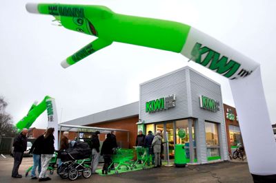 Sådan så det ud, da Kiwi Minipris i 2009 åbnede sin butik ved Sjællandsgade. Butikken bliver til marts discountkædens eneste supermarked i Herning, idet Kiwi har besluttet at lkukke i alt 13 butikker - herunder butikken i Hammerum og på Holstebrovej. Foto: Flemming Hansen