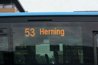 Søndag 25. januar klokken 17.35 efterlod en chauffør fra busselskabet Herning Turist to børn på 10 og 12 år på rutebilstationen i Viborg, fordi deres børneklippekort var stemplet forkert på grund af en fejl i en anden bus. Helt utilstedeligt, mener forældrene. ?Foto: Bo Lundgaard