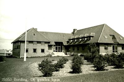 Ved et foredrag kan man lære mere om det tidligere alderdomshjem »Solhjem« i Bording. Her ses det fra havesiden ud mod Borgergade. ?Foto: Bording Lokalhistorisk Arkiv