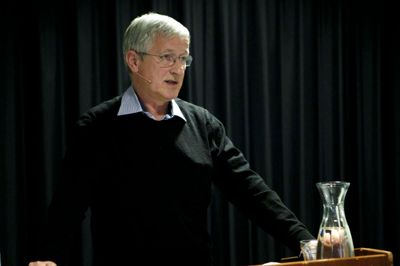 Historikeren Michael Böss lagde et kraftig fundament til weekendens fokus på tidens demontering af historiebevidsthed i de bestemmende lag i politik, medier og administration. Med gode eksempler og oplæg til debat. ?Foto: Flemming Hansen