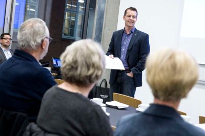 Formand for Herning Venstre, Ulrik Larsen, fortalte i går på partiforeningens generalforsamling om en millionarv fra et afdød partimedlem. Bestyrelsen er nu gået i tænkeboks om, hvad de mange penge skal bruges til. ?Foto: Tom Laursen