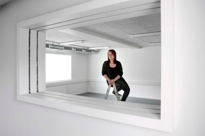 Formand Jane Madsen draperet over en wienerstige i det nye studie, der står lige ved siden af Scene 7. ? foto: henrik ole jensen