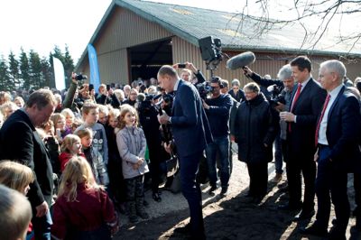 I marts 2015 tog daværende minister Magnus Heunicke (S) første spadestik til Holstebro-motorvejen, der er færdig om fire måneder.? foto: flemming hansen