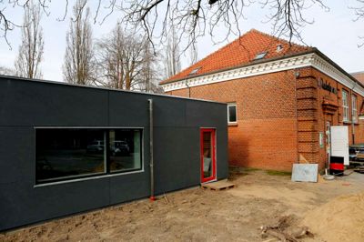 Den såkaldte øvecontainer ved siden af Scene 7 ligner snarere en helt ny bygning. Her indrettes der indspilningsstudie og øvelokale. ?foto: henrik ole jensen