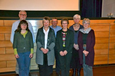 Hele bestyrelsen for Sdr. Felding Kulturcenter var mødt op i aftes til uddelingen i Dagmar Bio. Det er dem, der har sørget for, at pengene skulle komme de lokale til gode. Fra venstre er det Jens Udbye, Lene Schmidt, Kamma Skovgård, Christian Mølsted, Aase Hansen, Inger Lise Andersen og Else Marie Christensen. ?privatfoto?