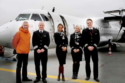 Piloterne, kabinepersonalet og direktør Jesper Rungholm (t.v.) er vant til ruten mellem Karup og København. Selv om DAT først officielt overtog ruten 29. marts, har flyselskabet fløjet ruten for Norwegian siden 2013. ?Foto: Henrik Ole Jensen