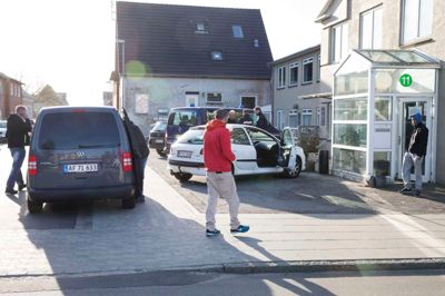 To medlemmer af Black Army blev i går varetægtsfængslet i fire uger, sigtet for 25 forhold med vold, afpresning og røveri. De to blev anholdt ved den store politiaktion tirsdag morgen, hvor Black Armys hovedkvarter også blev ransaget.? foto: herning folkeblad