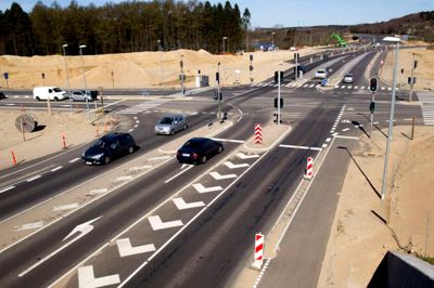 Det »midlertidige Resenbro-kryds« ligger dér, hvor den fremtidige motorvej skal forløbe, og bliver fjernet, så snart det nye Resenbro-kryds åbner.