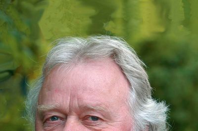 Peter Abrahamsen synger og fortæller om Jeppe Aakjær på Herningsholm. ?Foto: pr-foto