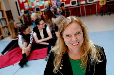 Skoleleder Karina Degryr håber at kunne få støtte til et atletikstadion. ?Foto: Henrik Ole Jensen