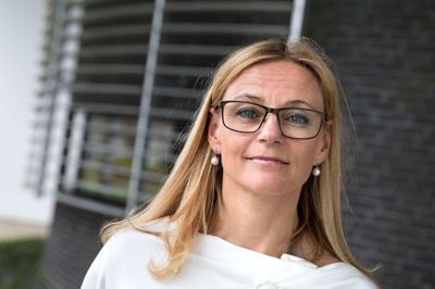 Direktør Betina Simonsen fra Innovationsnetværket Livsstil - Bolig & Beklædning peger på, at det kan være svært at kontrollere, om tekstilproduktion i Østen foregår under de forhold, som man ønsker og kræver. Med konkrete planer om at etablere produktion i Danmark er der anderledes sikkerhed for kvalitet og arbejdsforhold, mener hun. ?Foto: Tom Laursen