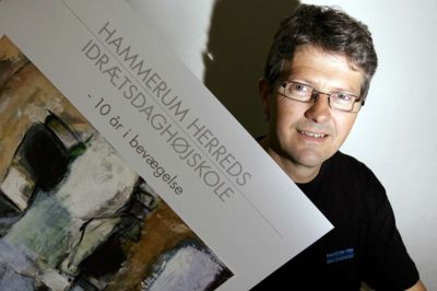 Hammerum Herreds Idrætsdaghøjskolen lukker efter 19 års drift. Her forstander Heine Bøgild ved skolens 10 års jubilæum i 2006. ?foto: eva Hartvig