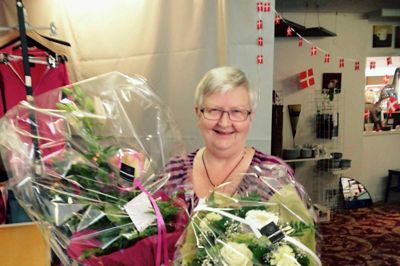 Daglig leder af Kirkens Korshærs genbrugsbutik i Hammerum, Mitte Hyldahl, fejrede 25 års jubilæum sammen med butikken. ?Privatfoto