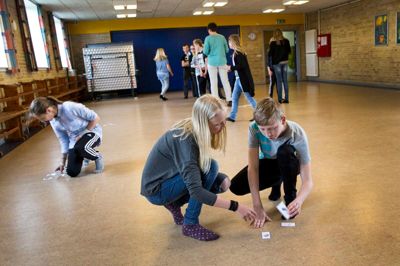 Zenia Olesen Mann (t.v.), Victoria Skovby Storbank og Johannes Andreasen oplever, at de husker mere og har nemmere ved at koncentrere sig, når de bevæger sig mere. ?Foto: Tom Laursen